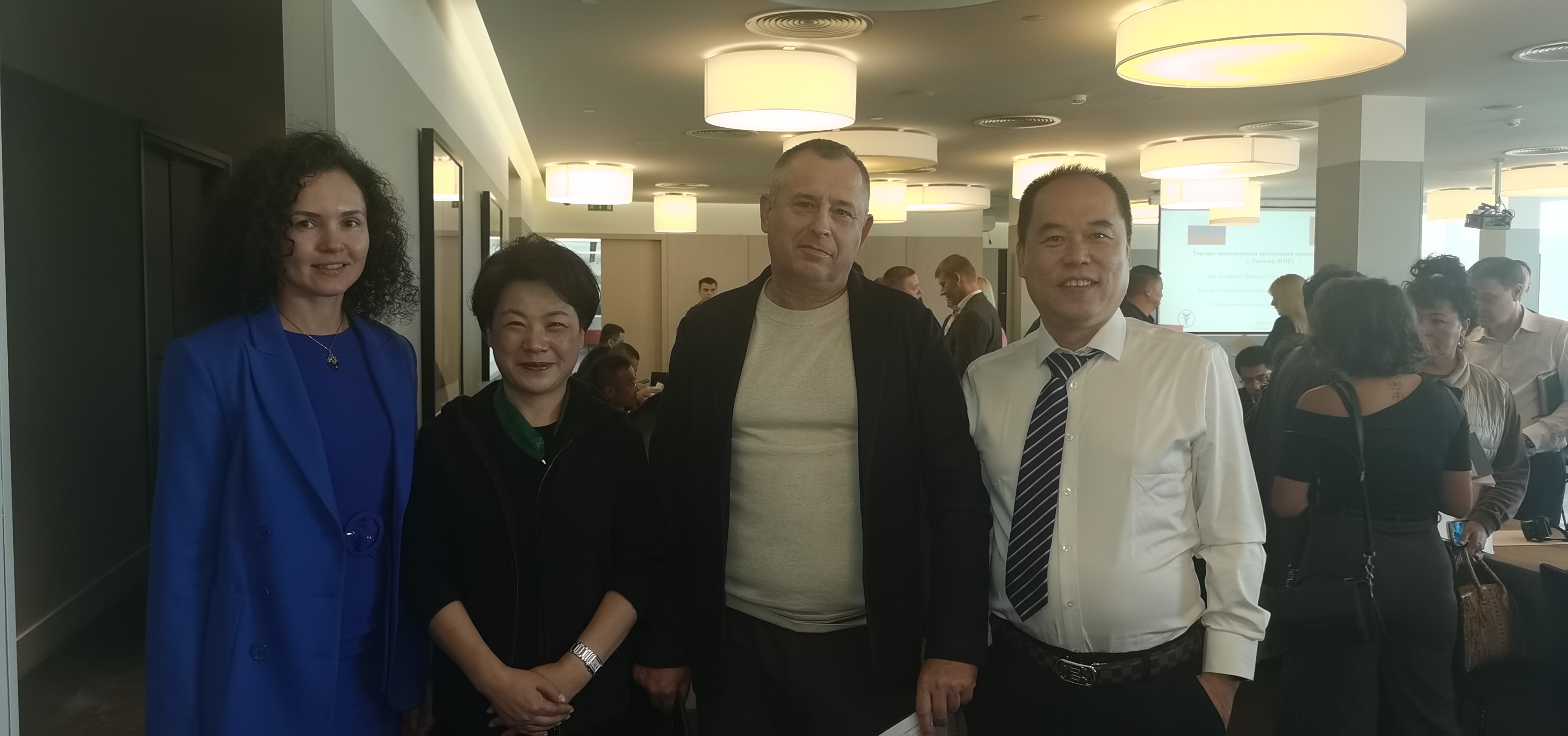 Chairman Guo and General Manager Ji of our company are negotiating business in Russia