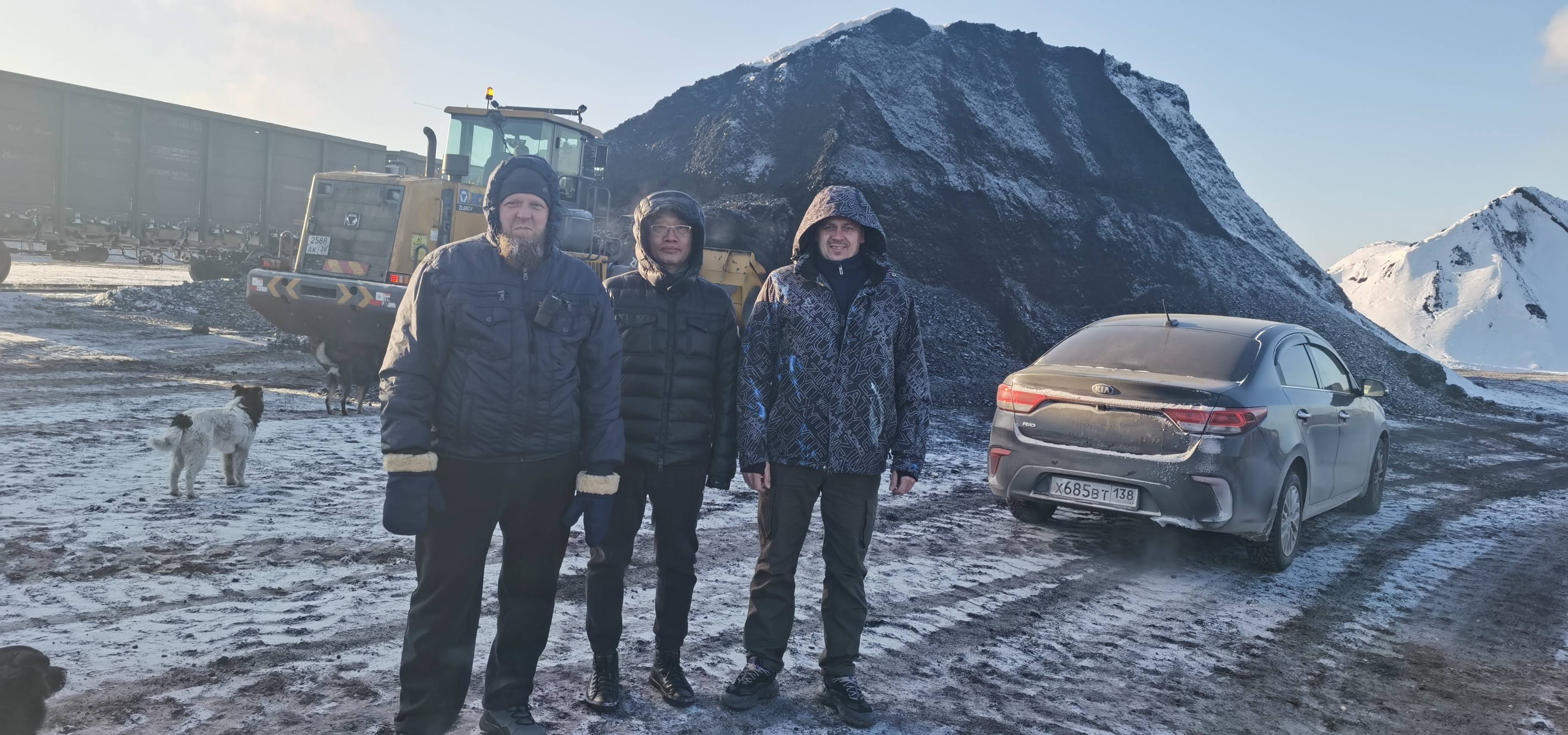 General Manager Li and General Manager Ji visited the Russian coal mine and shipping base